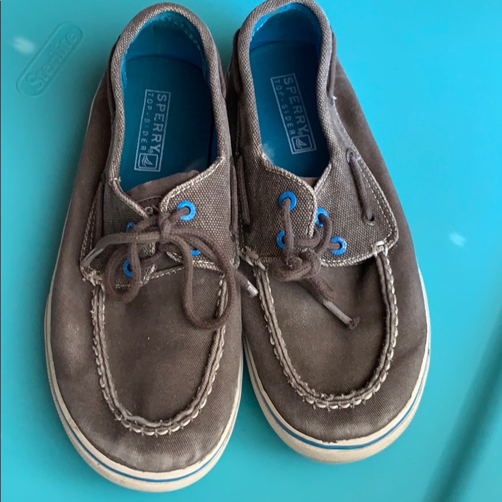 Sperry boys boat shoes size 4
